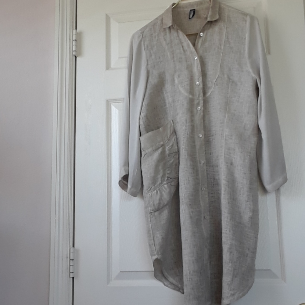 ONZ..ITALIAN LINEN..NWOT..MEDIUM